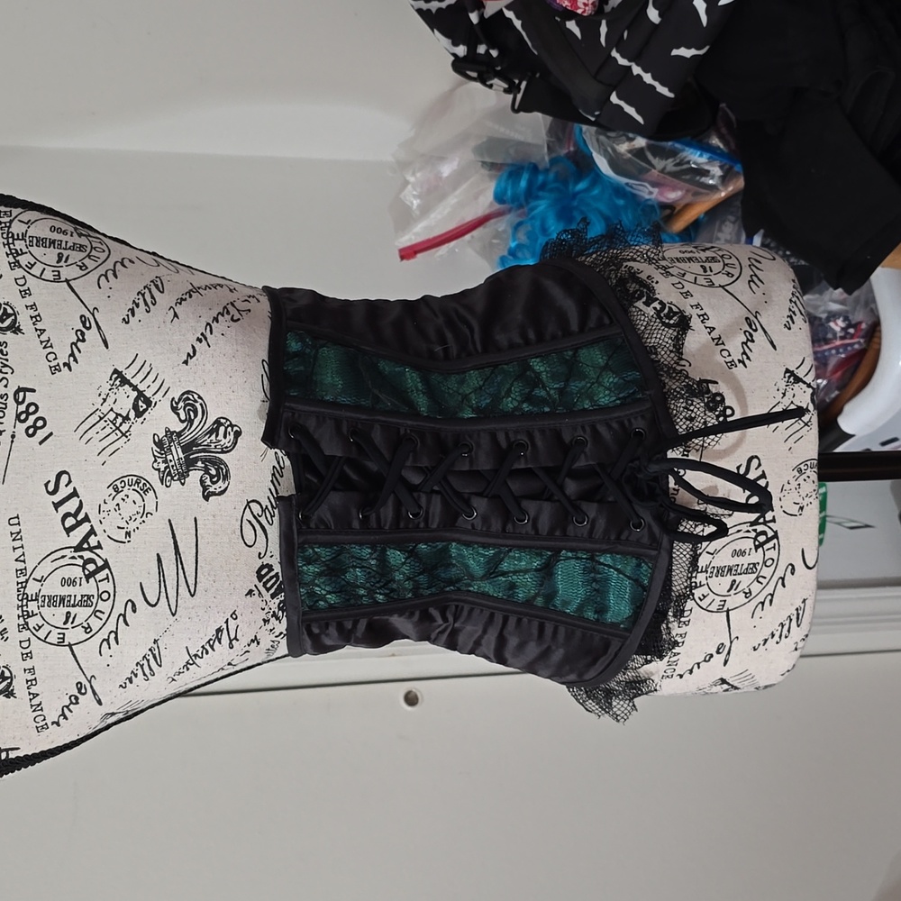 Green and black waist cincher